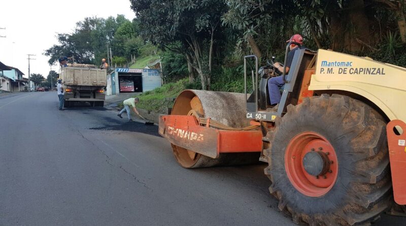 Na cidade e nos bairros a operação tapa buracos tem continuidade, embora se saiba que o período de chuvas vai até agosto.