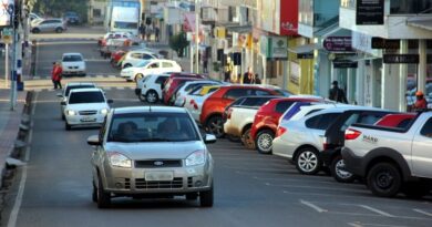 O acentuado volume de veículos que circulam na área central de Capinzal exige que a administração municipal implante o Sistema de Estacionamento Rotativo Pago em vias públicas.