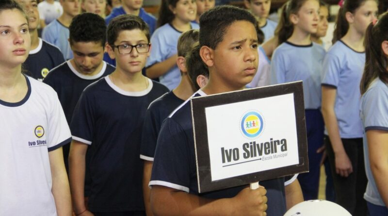 Os Jogos Integrados Escolares, que iniciaram na quarta-feira (23), contam com a participação de 800 alunos. As modalidades disputadas são futsal, handebol, voleibol, tênis de mesa e basquete (categorias masculino e feminino). Os jogos acontecem nas quadra