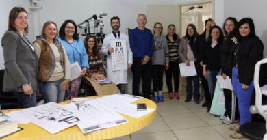 Educadores integrantes da rede municipal de ensino do município de Capinzal participaram na manhã de terça-feira (23) de capacitação nas dependências da Clínica de Olhos Daniotti.