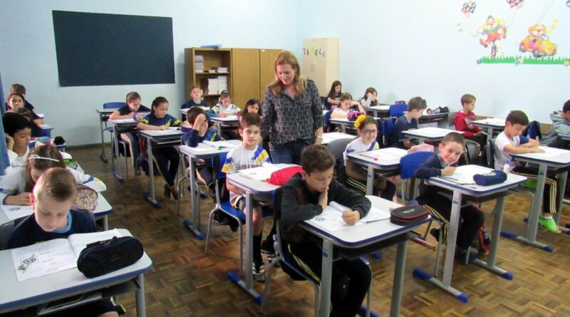 O público alvo desta segunda avaliação foram os alunos do segundo, terceiro, quinto e nono ano do ensino fundamental. Ao todo 940 estudantes responderam ao questionário formulado basicamente com questões de língua portuguesa e matemática.