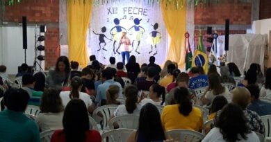 As apresentações ocorreram durante a tarde e a noite sempre com a participação intensa do público.