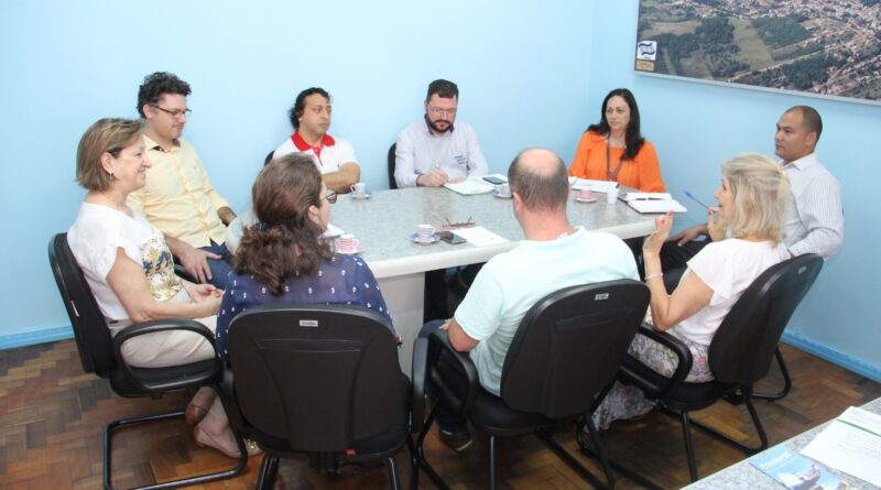 Na manhã desta terça-feira, dia 07, no gabinete da vice-prefeita Noemia Bonamigo Pizzamiglio, junto ao Centro Administrativo, foi desenvolvida uma importante reunião com representantes de diversas denominações religiosas do município. Participaram os diri