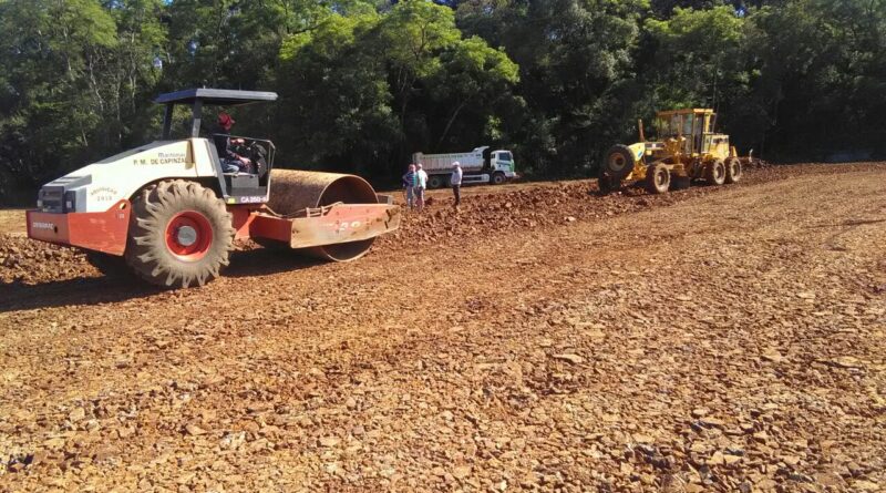 Foram recuperados os acessos ao Parque, cascalhados os espaços dos estacionamentos, realizadas melhorias na pista de motocross, a limpeza e pintura dos barracões que abrigarão as exposições, além de outras ações pontuais que deixam o espaço em condições d