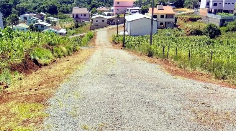 Nesta terça-feira, dia 12, a equipe concluiu a recuperação de todas as ruas do Loteamento Verdes Campos, localizado na Cidade Alta, próximo ao campus aproximado da UNOESC.