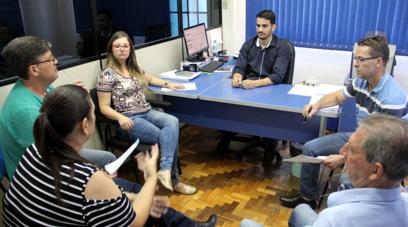 Reunião na tarde de segunda-feira (05) definiu estratégias para a ação em conjunto entre os setores de Fiscalização Tributária e de Obras e Posturas, juntamente com a Vigilância Sanitária.