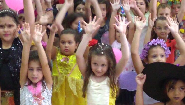 O Centro Educacional Prefeito Celso Farina foi palco do carnaval da melhor idade e do carnaval infantil no fim de semana. Os eventos integraram a programação dos 69 anos de emancipação de Capinzal.