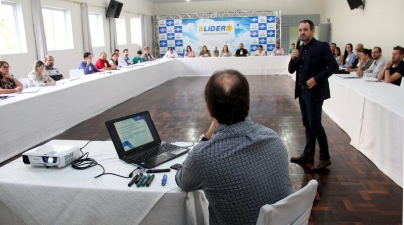 O Programa Líder buscar debater com as lideranças ligadas aos setores público e privado as necessidades mais comuns dos municípios e da região e, posteriormente, conceber de forma estratégica projetos de desenvolvimento que podem ser colocados em prática