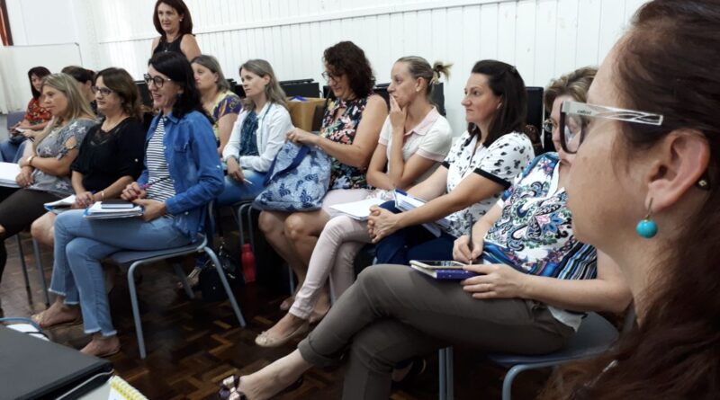 O encontro foi organizado pela Equipe Interdisciplinar da Secretaria Municipal de Educação de Capinzal, juntamente com a Diretora de Ensino, Izolete Riqueti e a Secretária da Educação, Márcia Callai Bonato.