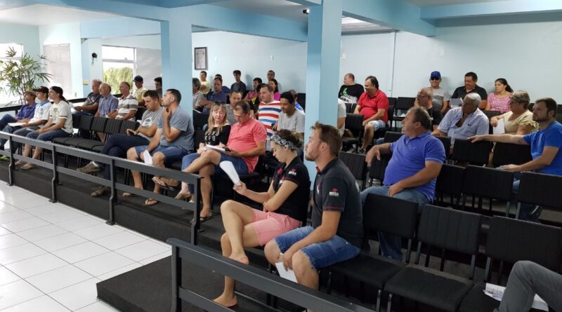 O leilão foi realizado na manhã desta terça-feira, dia 15, no auditório da Câmara de Vereadores.