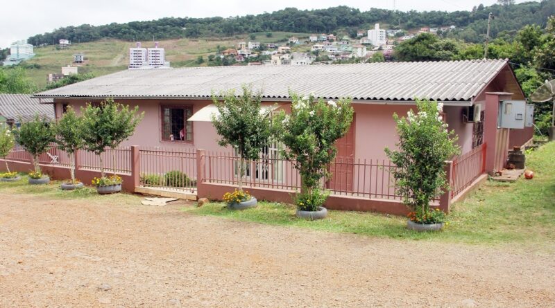 O Consórcio Intermunicipal Abrigo Casa Lar (CIALAR), composto pelos municípios de Capinzal, Ouro, Lacerdópolis, Ipira e Piratuba, é o mantenedor do Abrigo Casa Lar de Capinzal, que acolher crianças e adolescentes em situação de vulnerabilidade social.