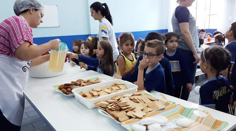 Estas visitas permitem ao CAE verificar a qualidade e aceitação da alimentação e assim auxiliar para o bom andamento do Programa Nacional de Alimentação Escolar (PNAE).