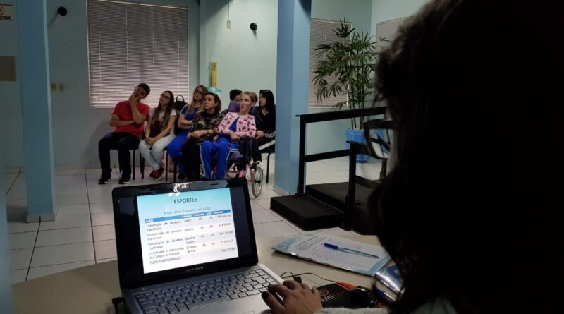 O ato contou com a participação dos presidentes das entidades representativas, vereadores, alunos, professores e representantes da sociedade em geral.