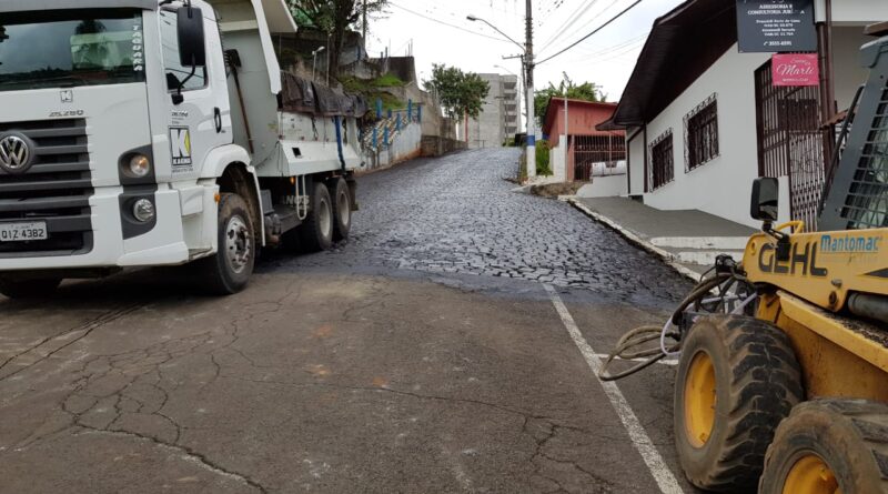 Trecho entre as Ruas Vereador Rolindo Casagrande e Frei Tito Olivetto, imediações da Escola de Educação Básica Mater Dolorum, na área central