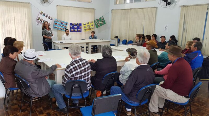 O encontro contou com a participação de 30 pessoas representando 12 dos 14 grupos em atividade na cidade e nas comunidades do interior.