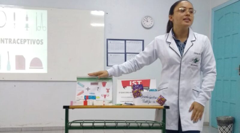 A enfermeira Tailania Pereira Dias explanou sobre diversos assuntos importantes à saúde da criança e do adolescente.
