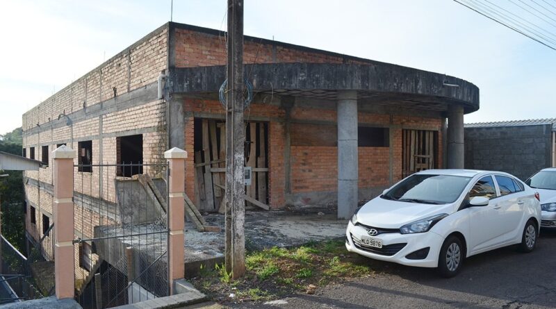 Na quinta-feira, dia 20, foi assinada a ordem de serviço para conclusão do piso superior da edificação localizada na Rua Ângelo Olivo.