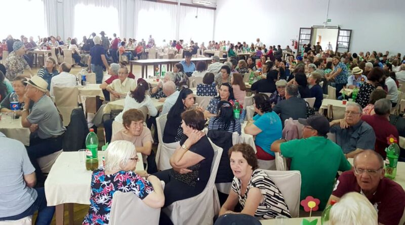 O evento contou com a participação de mais de 400 idosos de todos os grupos constituídos no município.