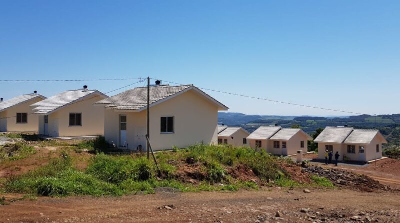 O Loteamento Nova Capinzal vai beneficiar 162 famílias de baixa renda que residem em áreas de risco, área verde ou terrenos invadidos. Trata-se de um dos maiores empreendimentos do gênero em Santa Catarina com recursos do Governo Federal e a contrapartida