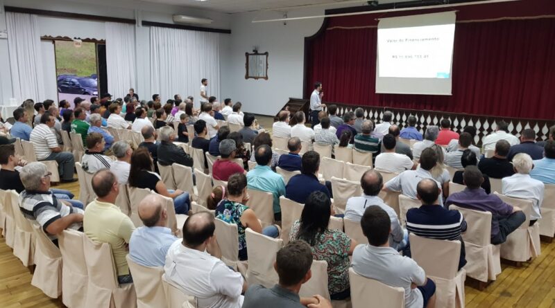 A audiência contou com um número expressivo de participantes, principalmente de confrontantes, empresários, dirigentes de entidades e representantes do Poder Legislativo.