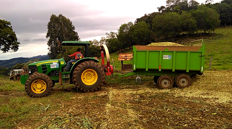 O objetivo é auxiliar as famílias agricultoras que atuam nas atividades de bovinocultura leiteira e de corte, com a produção de silagem para o rebanho, garantindo mais produtividade e, consequentemente, mais lucro para o agricultor.