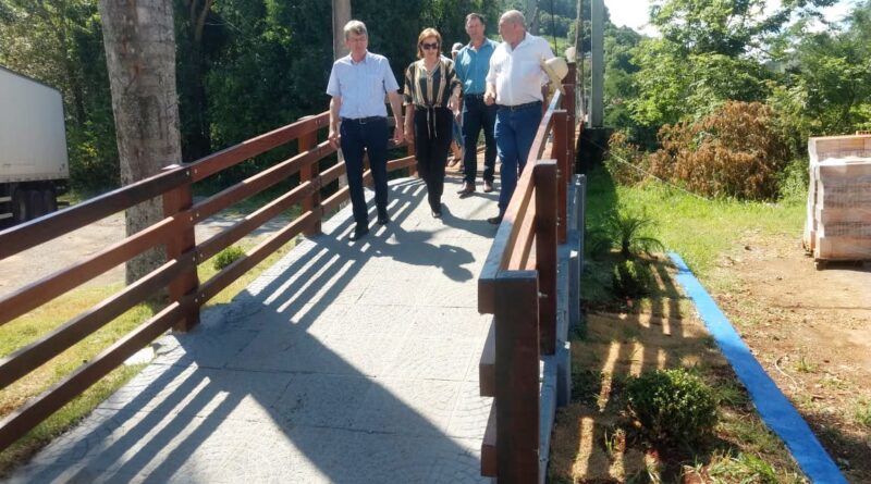 Foi inaugurada oficialmente na tarde desse domingo, dia 16, a revitalização da Ponte Pênsil Padre Mathias Michellizza.