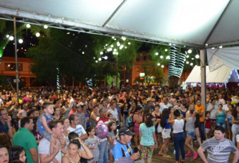 Um grande público prestigiou o encerramento do Natal Encantado de Capinzal no último domingo, dia 23, na Praça Pedro Lélis da Rocha.