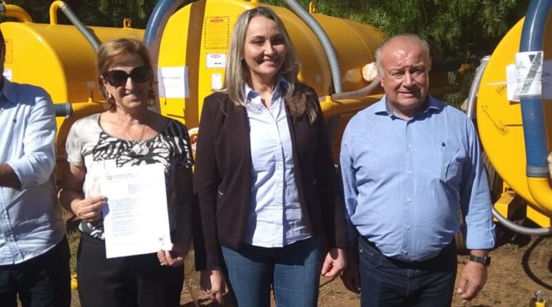 A solenidade contou com a presença da vice-governadora Daniela Reinehr e do Secretário da Agricultura Ricardo de Gouvêa, entre outras autoridades. A prefeita em exercício Noemia Bonamigo Pizzamiglio representou o município no ato entrega.