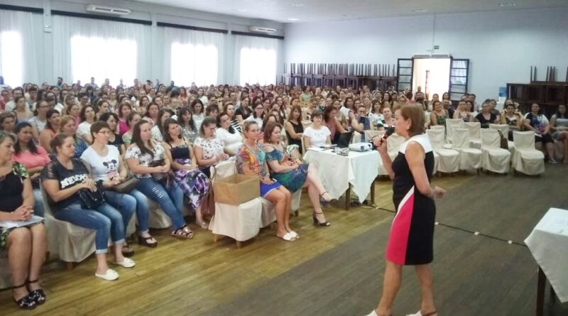 A prefeita em exercício Noemia Bonamigo Pizzamiglio saudou a todos, desejou um ano letivo bastante produtivo e destacou o apoio que o poder público tem dado ao setor educacional nos últimos anos.