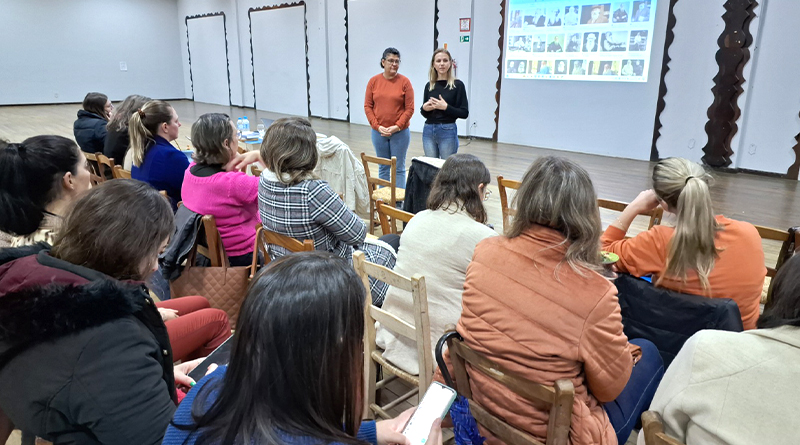 Professores da rede municipal de ensino participam de formação sobre alfabetização discursiva humanizadora