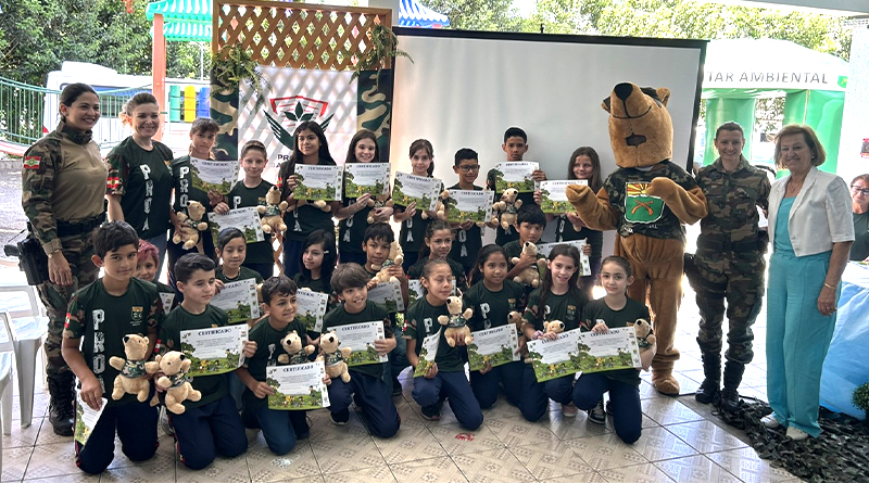 Escola Municipal Bernardo Moro Sobrinho celebra formatura do Projeto PROA