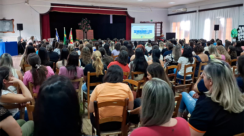 Professores da Rede Municipal de Ouro e Capinzal participam do Seminário “Leitura e Escrita na Educação Infantil“